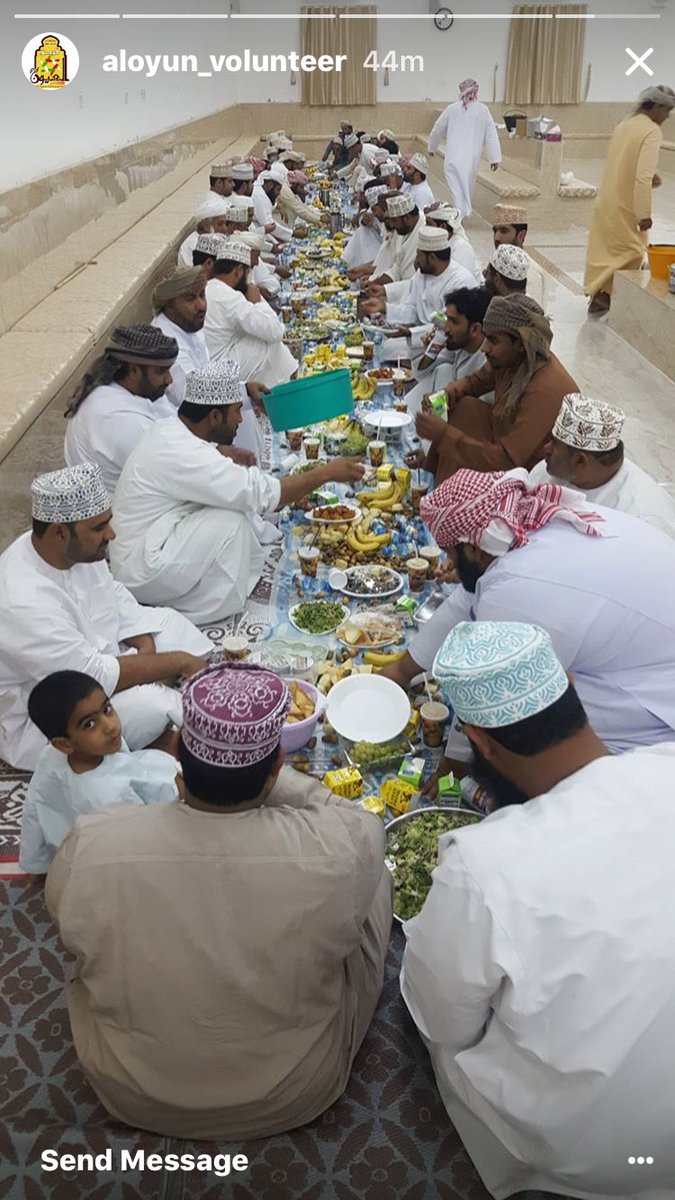 aloyun_news's tweet photo. أعضاء #فريق_العيون_التطوعي خلال الأفطار الجماعي ، مساء اليوم . https://t.co/fAp0RVsnrE