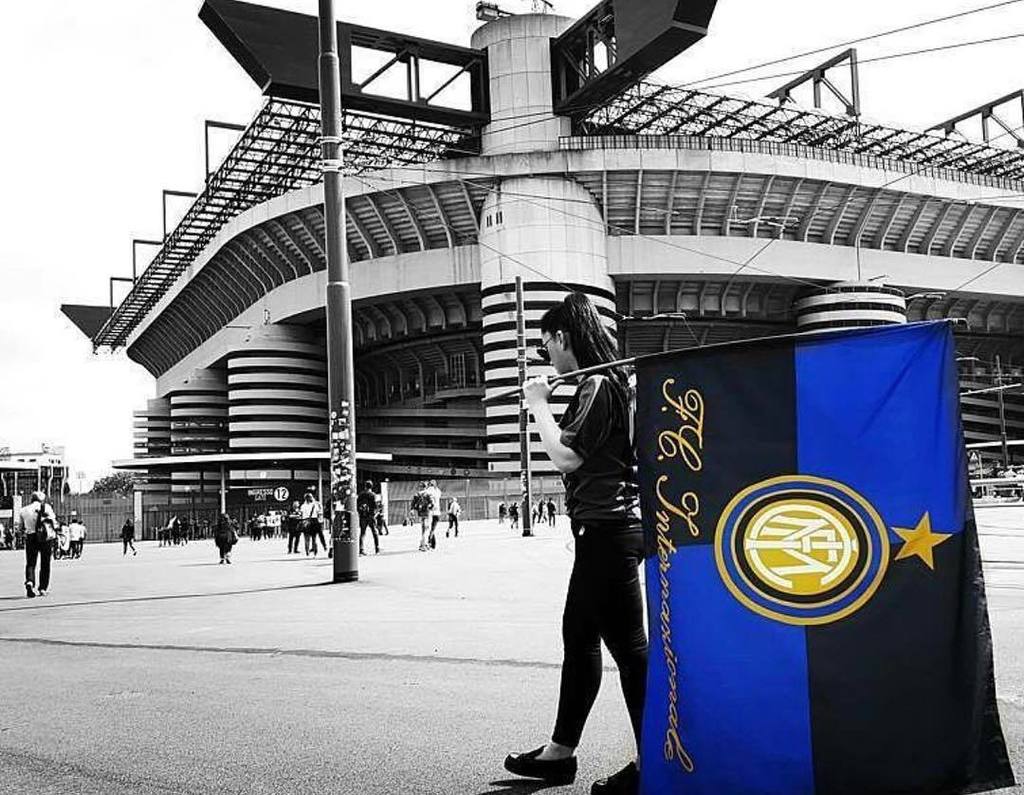 SoloInter's tweet photo. C'è solo l'Inter #fcim #inter #sansiro #meazza #stade #blackandwhite #blackandblue #intergirls #solointer #forzain… https://t.co/QYzkfFkXt7 https://t.co/tQC0Tu4FVu