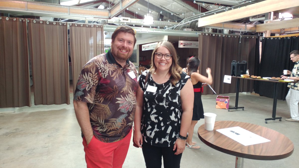 bizmanYXE's tweet photo. Congratulations to Erin from #dendesign - part proceeds from her work go to #CDNCancerLodge #yxe #businessYXE https://t.co/wm0w4XeP6F