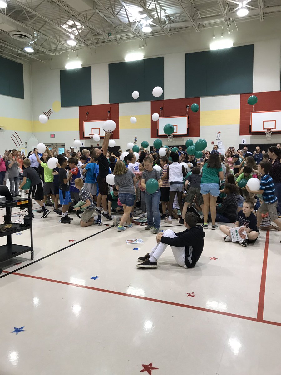 FierceFolsom's tweet image. These 5th graders will be missed...
#finalwalk #celebratingsuccess