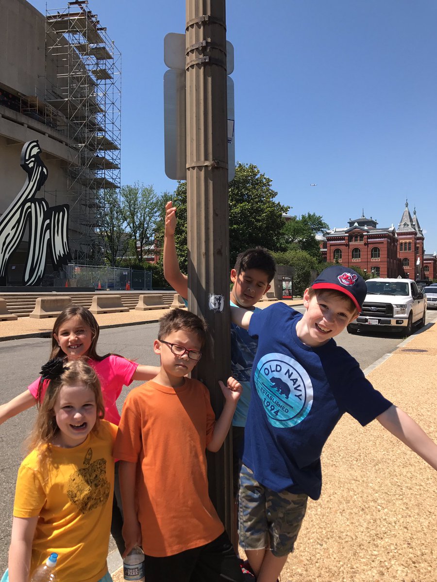 We found a Doric column on this lamp post! #romeroteam2 @SRomero1227