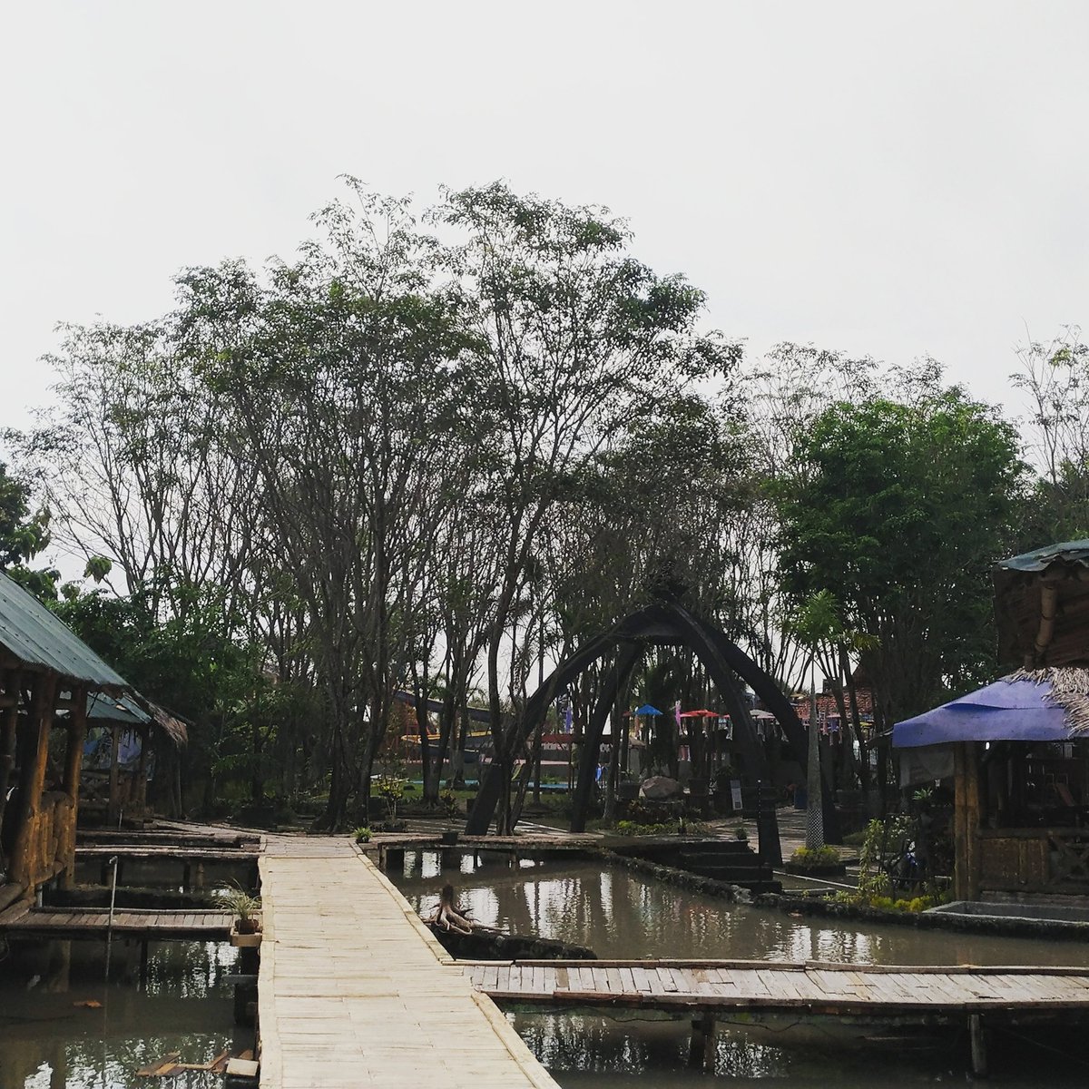 uhmargana's tweet photo. Rest area kuliner ikan segar #indonesiaku  #pariwisata #JatengGayeng #jogja https://t.co/k1w2BFOn8e