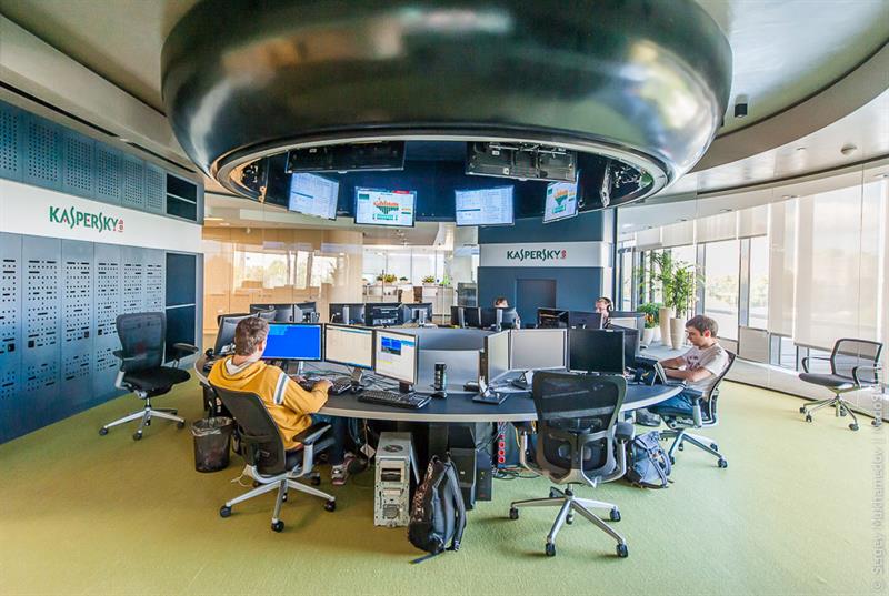 Офис айти компании. Офис компании. Офис ит компании. Современный офис. Офисы крупных компаний.