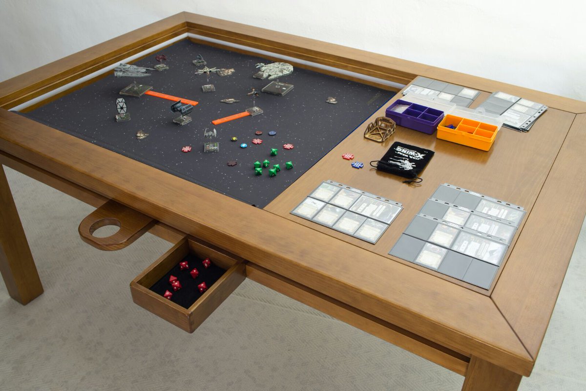 DSheldon_Cooper's tweet photo. Han inventado la mesa perfecta para cualquier juego de mesa. ¡Brillante! 😱😱😍
Creadores: @mesasparajuegos https://t.co/weSbDhAaXv