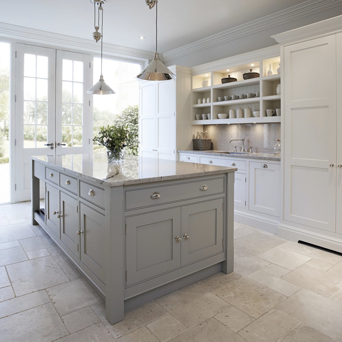 HouzzUK's tweet photo. Can't settle on a shade to paint your kitchen cabinets? Take a look at these gorgeous rooms to help you decide. >>> https://t.co/sn3PdSIIfu https://t.co/xco3AsvT1E