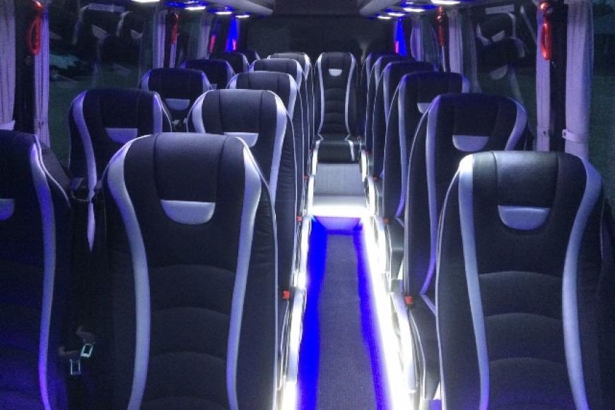 MyLocalMinibus's tweet photo. Travel in style with @MyLocalMinibus,We will beat ANY genuine quote. Email: mylocalminibushire@outlook.com or ring 07448793807 / 01132512125 https://t.co/zUoXg3Dxxy