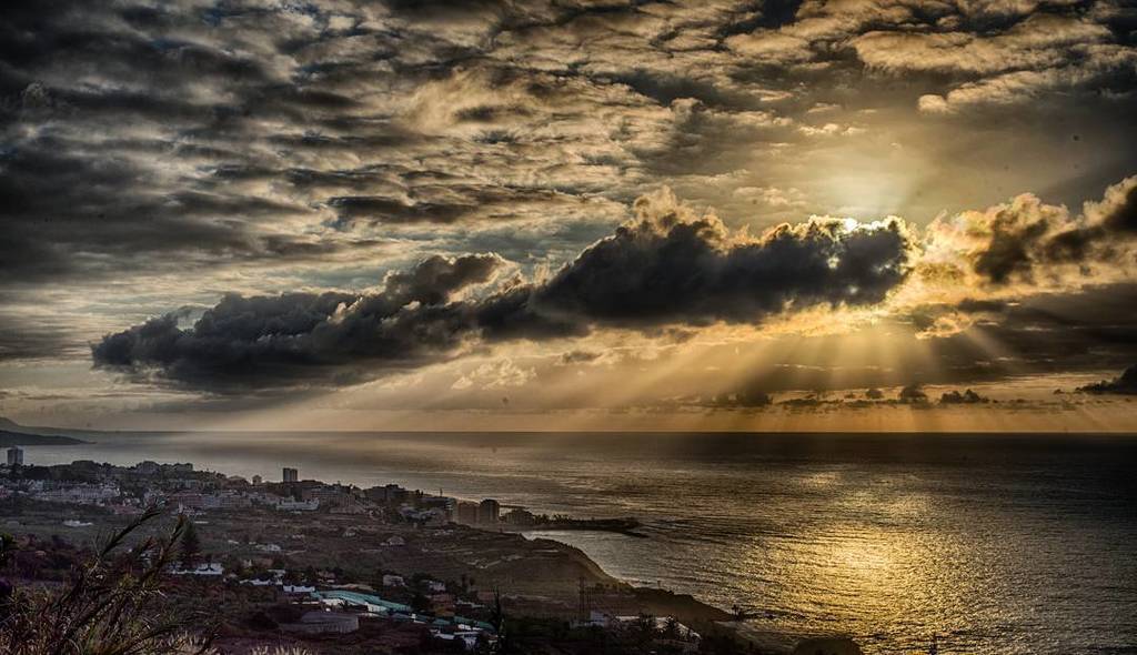 FaustoGM's tweet photo. #anochecer sobre el #PuertodeLaCruz , en #tenerife.
Buahhhh #Foooh Jujijujijuik
#Sunset290
#Tenerifetag #loves_t… https://t.co/T6aULUnDNZ https://t.co/aZcbN1nQvo