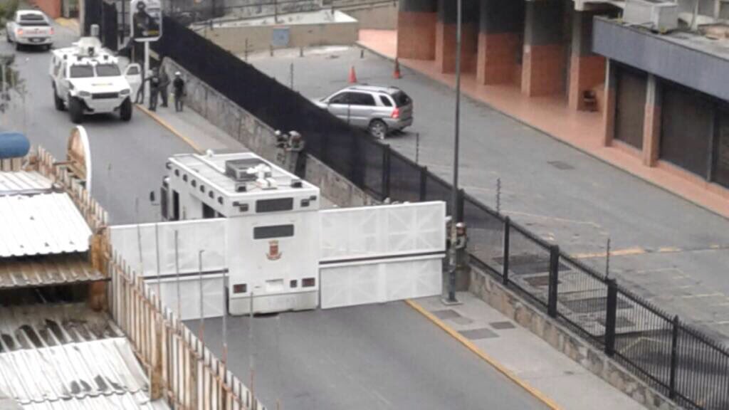 eutrafico's tweet photo. RT @lmagallanes99: Romulo gallegos. Sector #losruices  7:30 am https://t.co/63LqWn54dd