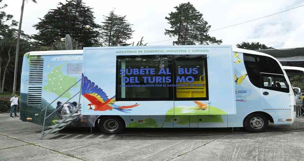 MincomercioCo's tweet photo. Colombia le apunta a tener seis millones de turistas extranjeros en 2017. https://t.co/SB1fK2L0uV Vía @RevistaSemana https://t.co/Y4paBbipcA