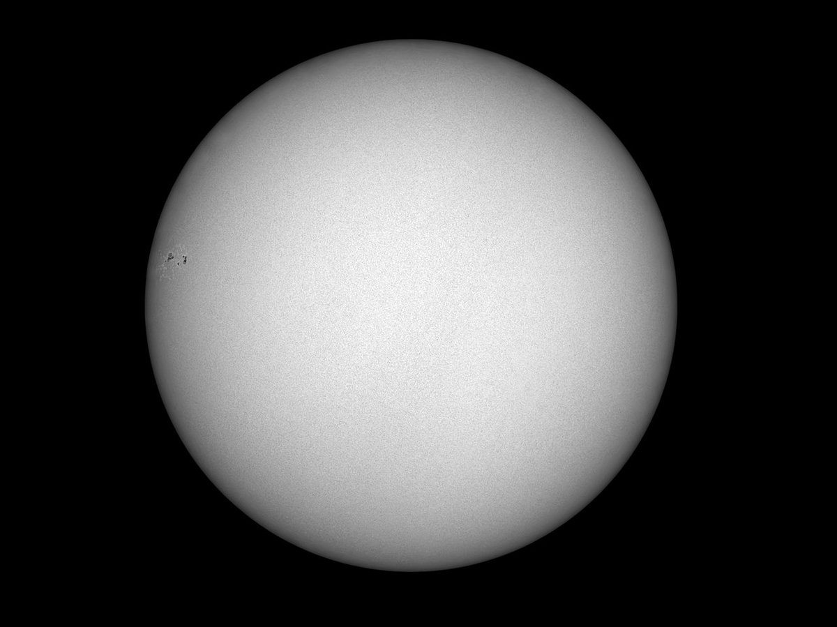 UllrichDittler's tweet photo. A small #Sunspot and small #Prominances at the #Suntoday :-)
#SolarObserver, #Satrophotography https://t.co/7E8Z8SsWWM
