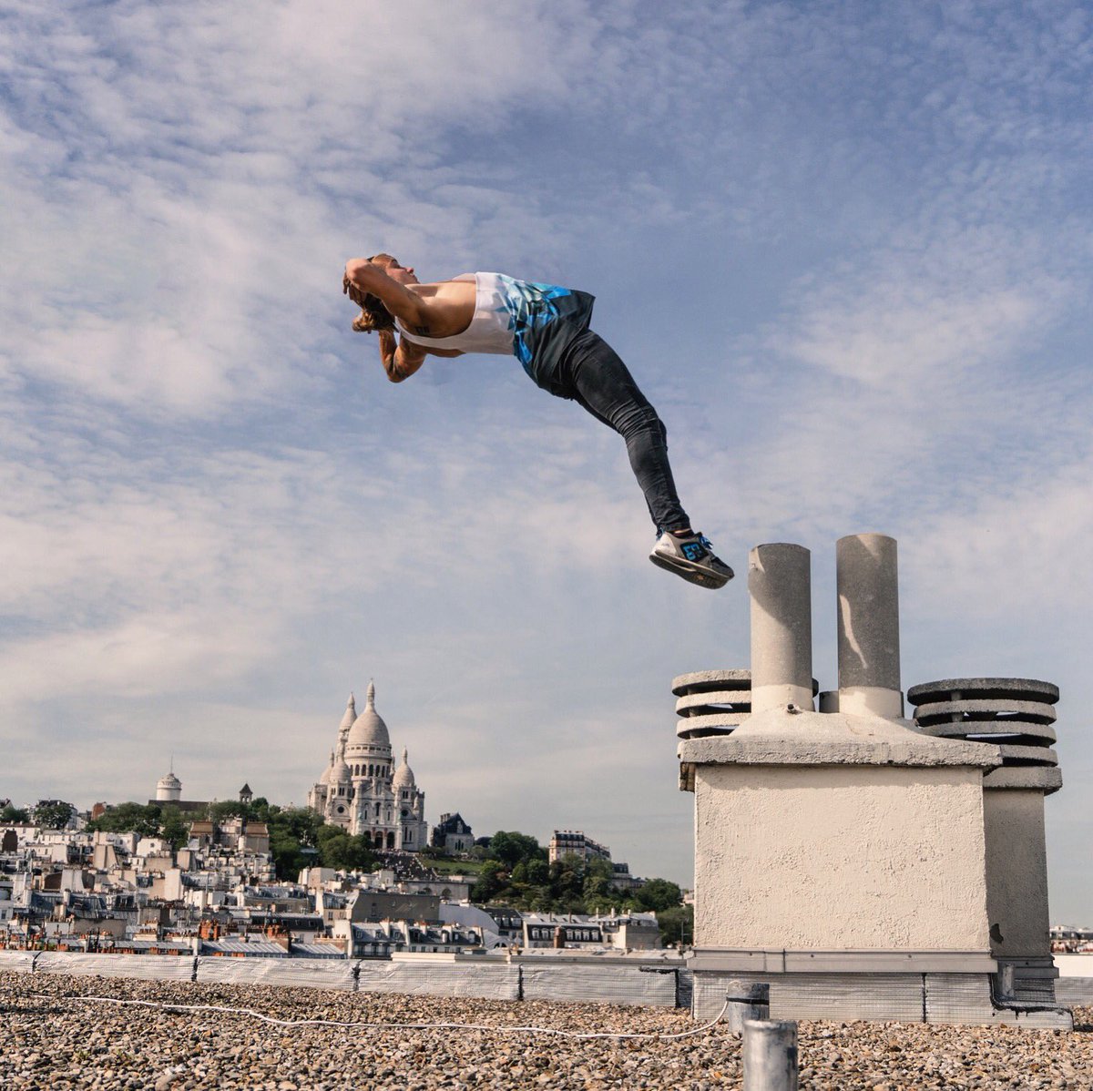 Je met pause au jeux vidéos et je rentre dans le game .. 🎮 <a href="/3FOfficial/">FrenchFreerunFamily</a> <a href="/TonnoirJohan/">Tonnoir Johan</a> #paris #rooftop #freerun #lovelife