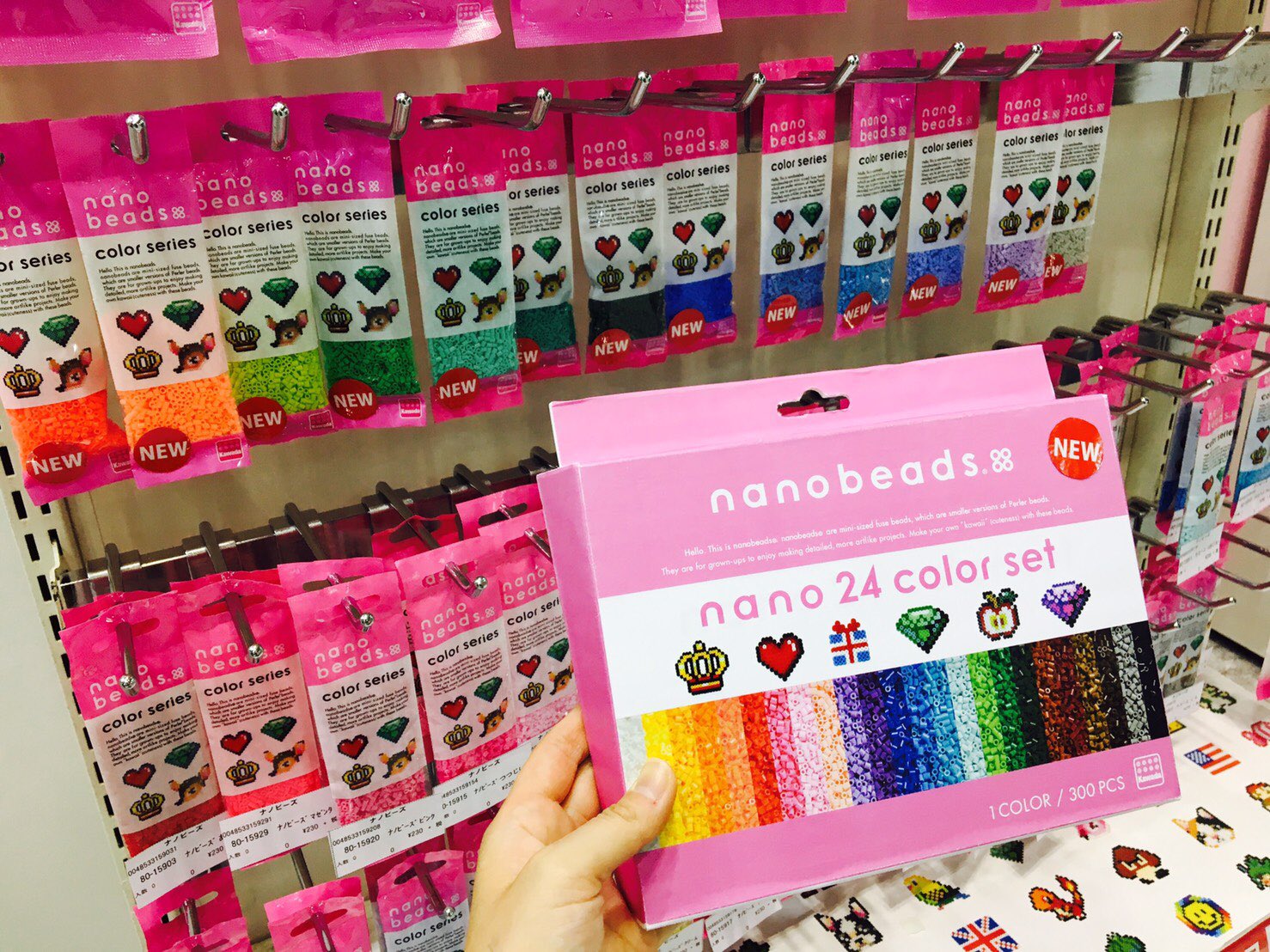 Twitter 上的 Nanobeads Official ナノビーズは9月に新商品が発売予定です 単色にも新色が仲間入り 24色セットも出ちゃいます 新しいキャラクターキットの登場もお楽しみに ナノビーズ Nanobeads 東京おもちゃショー17 T Co 1p3xgmmjcv Twitter