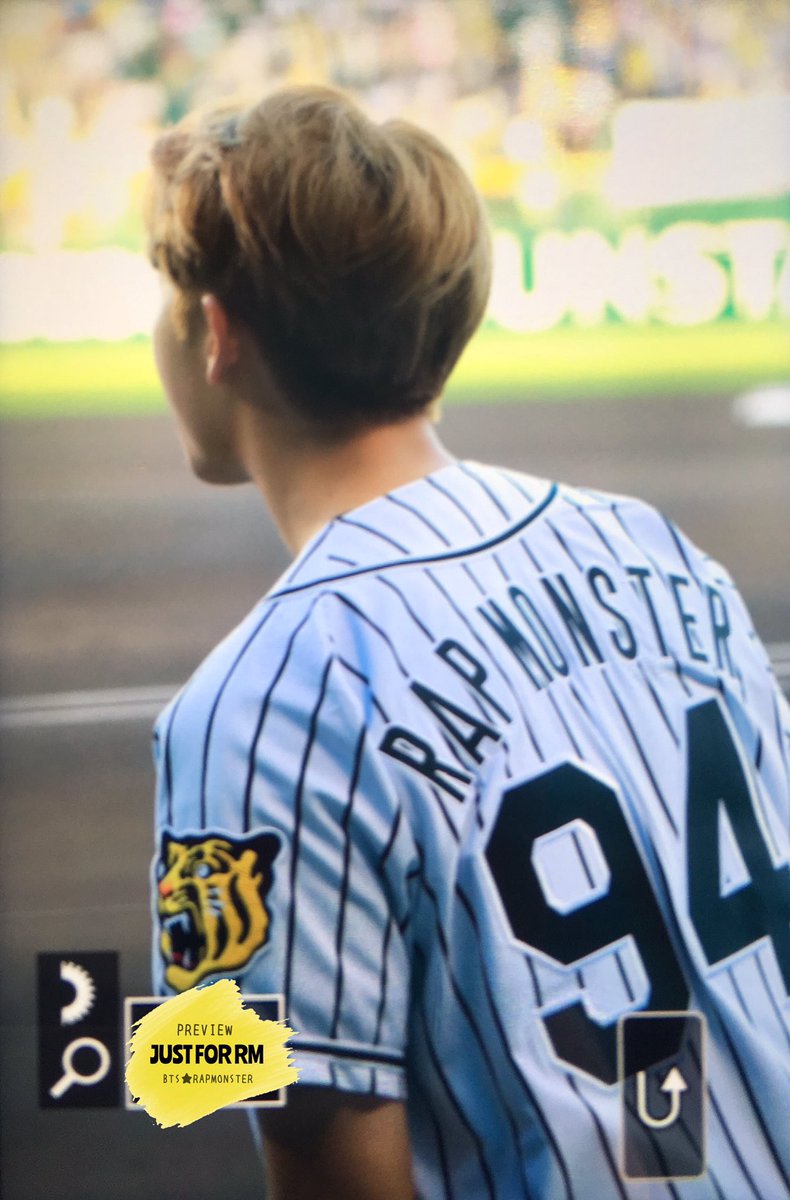 Rap Monster dengan jersey nomor 94