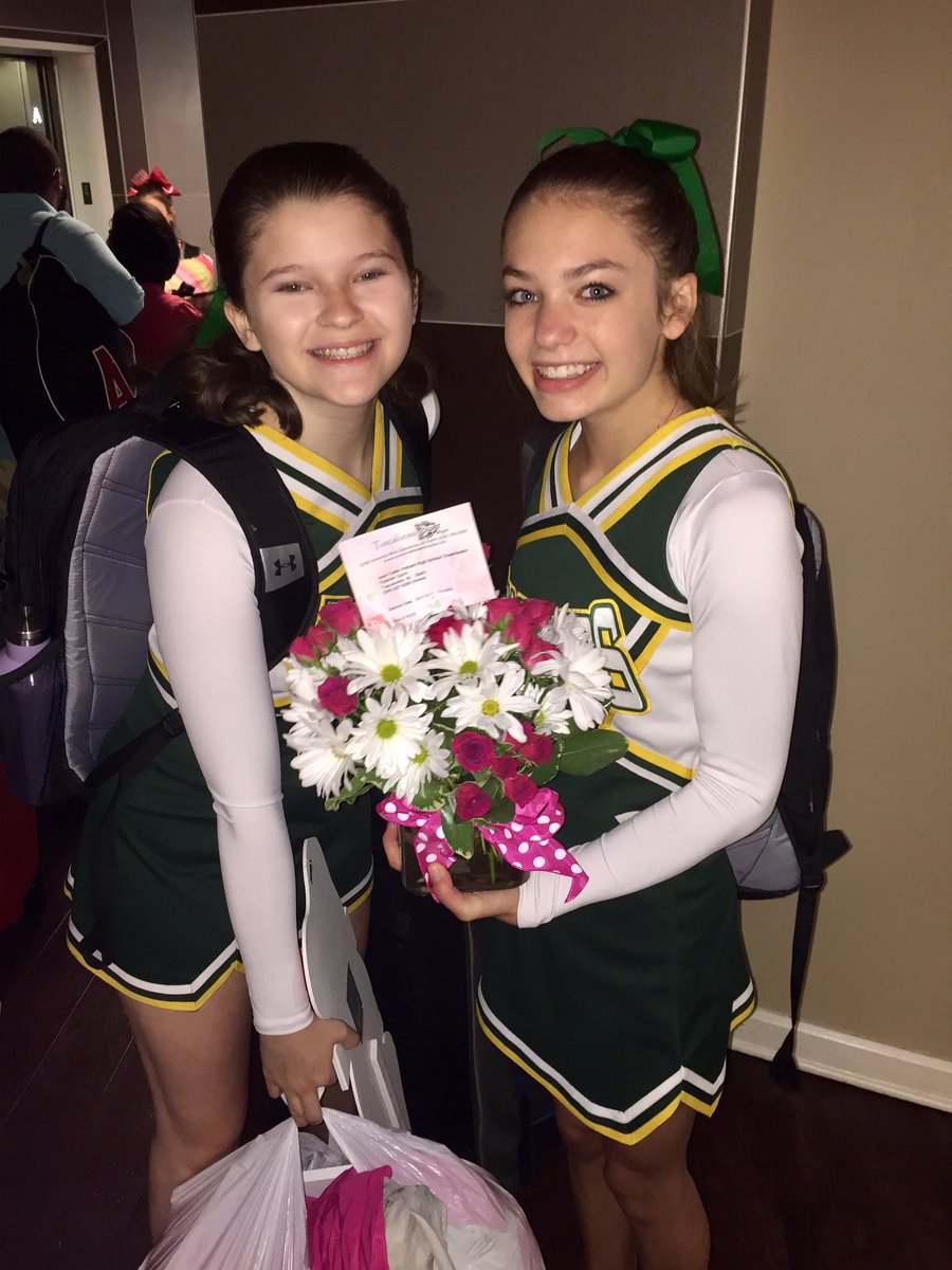 Pelhamcheer's tweet photo. Look at the gorgeous flowers the PHS football players sent us! #pantherfamily @PELHAM_AD https://t.co/lsQ7L9IfBO