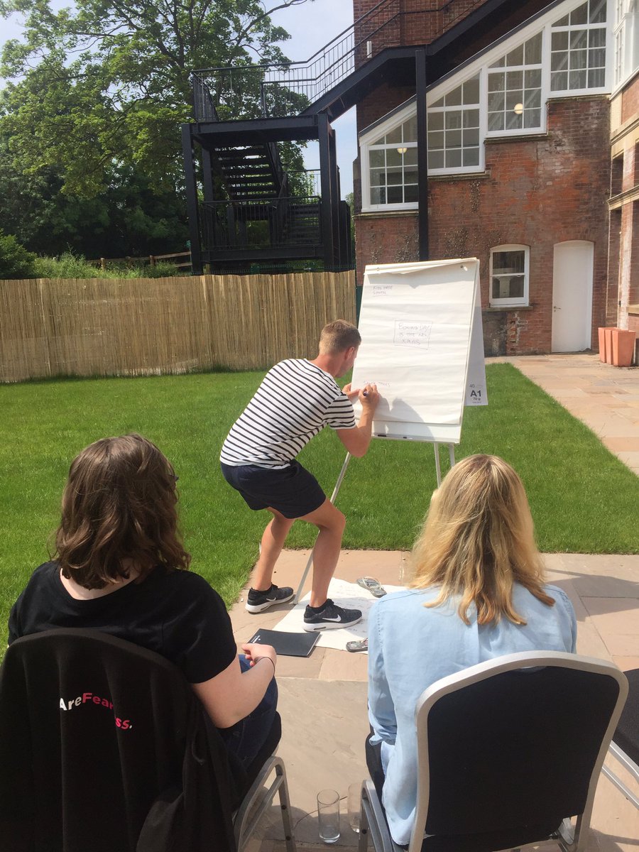 HelenFeighan's tweet photo. Getting our creative juices flowing in the sunshine @We_AreFearless summer conference  ☀️ 😎 #eventprofs #agencylife #brainstorming https://t.co/XklMiyBCPe