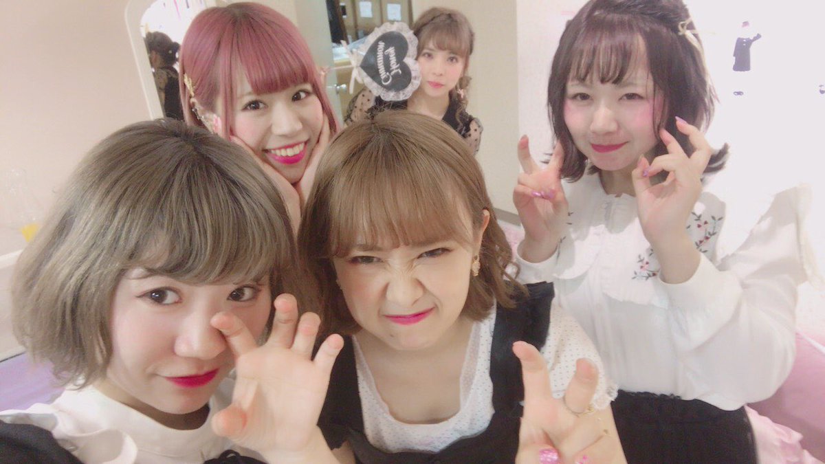 平松 可奈子 Auf Twitter 大好きなスタッフのみんな と初期を支えてくれた スタッフのみんな 本当にみんなのこと大好き いつも力を貸してくれてありがとう 辞めてからも付き合いがあることが とっても嬉しいです ハニーシナモン展示会