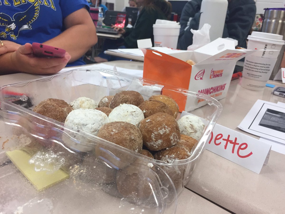 Mrs_AKirk's tweet photo. Training n donuts. Because #nationaldoughnutday #balancedliteracy #balancedpriorities https://t.co/N2FxlrjKI5