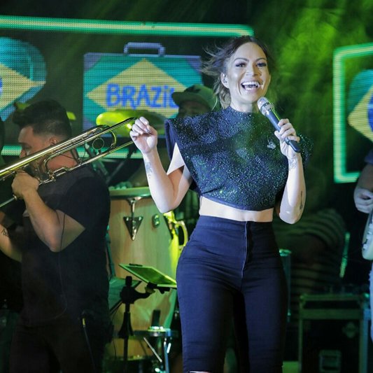 Acesse o site <a href="/suamusica/">Sua Música | Baixe o App Grátis</a> e baixe o novo cd promocional #SolDeSaoJoao com part. mais q especial de <a href="/LeoSantana/">Léo Santana</a> Link: bit.ly/soldesaojoao