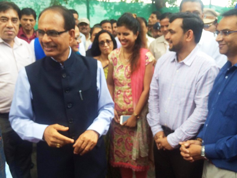 ChouhanShivraj's tweet photo. दूध से तैयार होने वाले उत्पाद हमारे किसानों को आर्थिक रूप से समृद्ध बनाने में महत्वपूर्ण भूमिका निभा सकते हैं। #gocheeseworld https://t.co/9Pwr1oOlZE