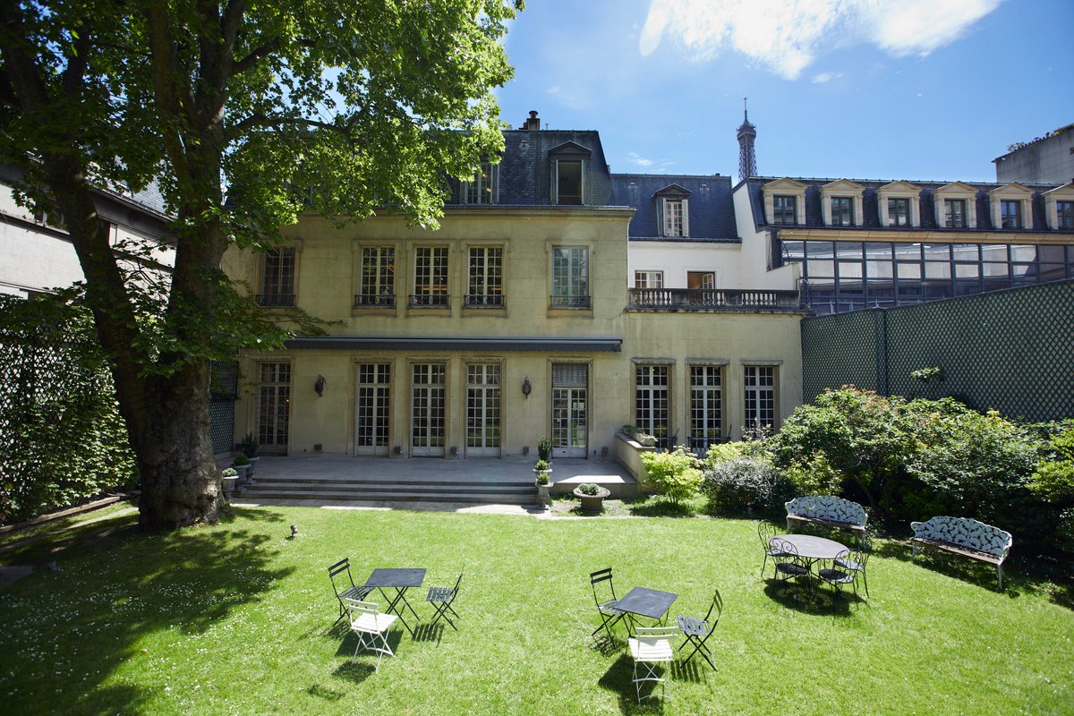Pariscope_'s tweet photo. Alerte au bon plan de l'été ! Musiques, art, food et cocktails au menu de la #SummerHouse du centre @Mona_Bismarck https://t.co/8bWR9O671c https://t.co/eT1LqEqXpI