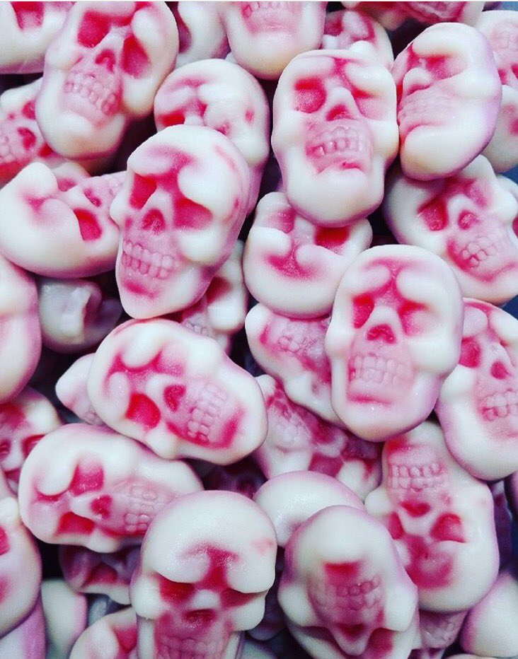 Fini_golosinas's tweet photo. Este finde,¡vamos a por todas!
Jugamos por 2 pack de lenguas de manzana + calaveras rellenas.
¿Quieres uno?
🍏Síguenos
💀Haz RT
¡Hasta el 4/6! https://t.co/HLc9bTRd9T