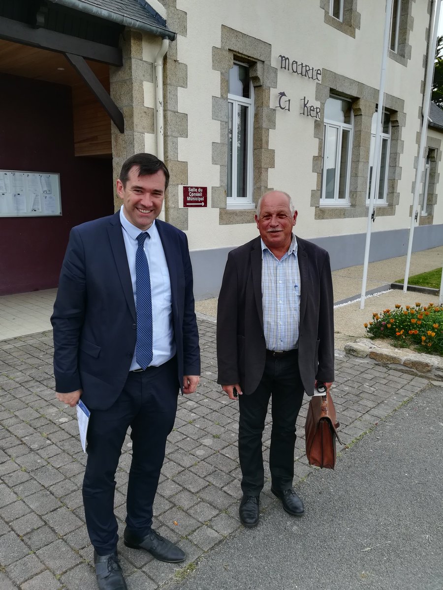 pleclerc2017's tweet photo. Merci au maire de #Treglonou pour son soutien et pour ses précieux conseils ! 
#Territoire #LoiLittoral #legislatives2017 https://t.co/cklwSeIwyk
