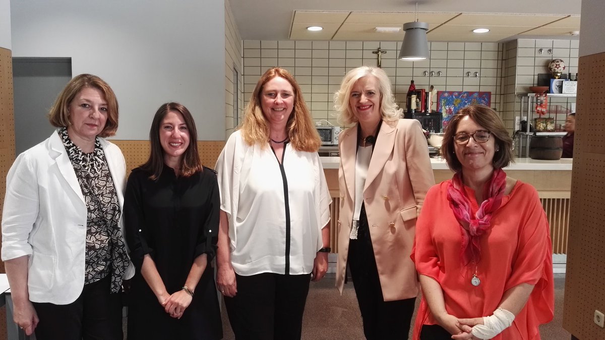 @Comillas_TRADI ¡ya tiene nueva doctora! Enhorabuena <a href="/blancahpardo/">Blanca H. Pardo</a>