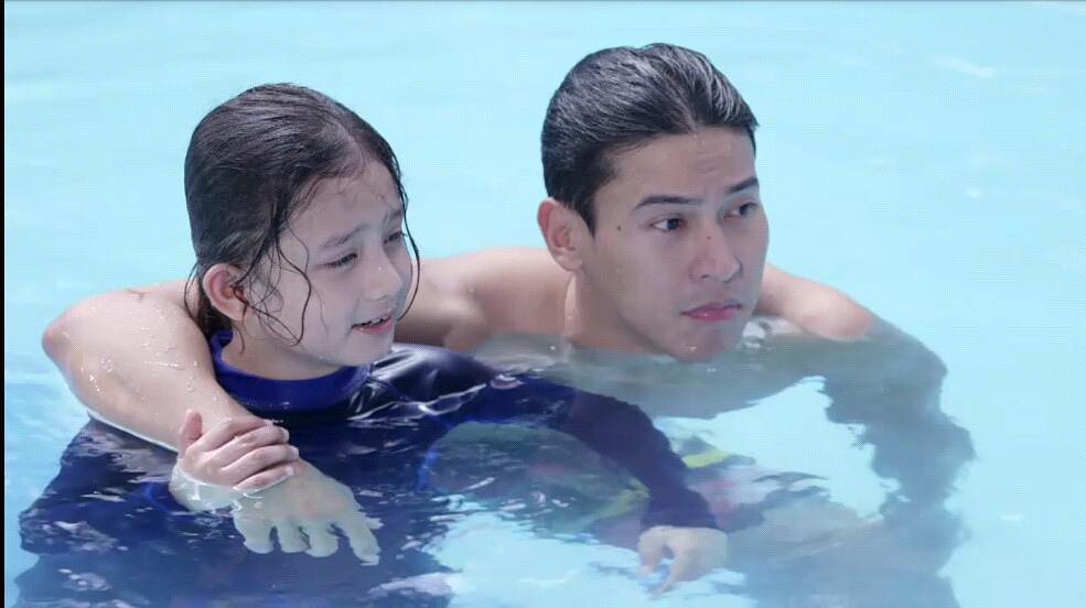 EnchongDeeWorld's tweet photo. Ang swerte ni Santino! 😂 Pati bata, pinagselosan 😅 #ALTLFinalAnswer https://t.co/UCBH06niLh