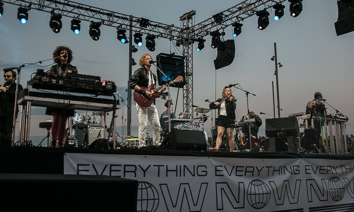festivalwizards's tweet photo. Arcade Fire performed a surprise set at @Primavera_Sound! Incredible to see this at sunset on a 360 degree stage. #100nightsofsummer https://t.co/mbetNbiv1H
