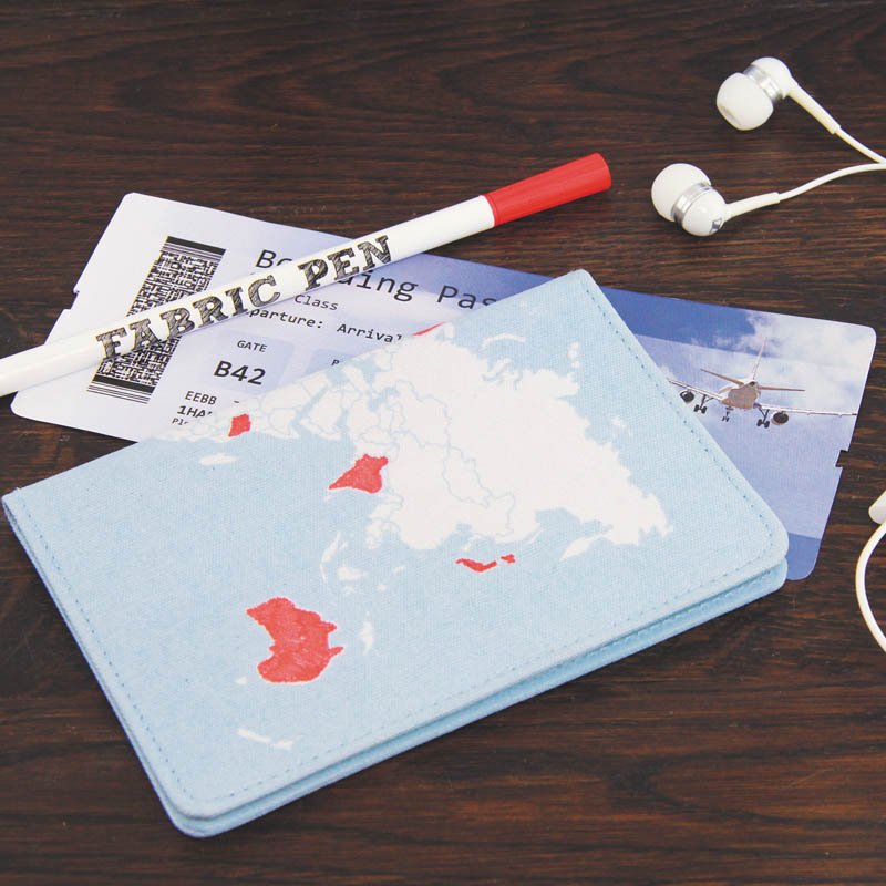 The_Giftologist's tweet photo. #FreebieFriday time! To win a Colour in Passport Cover simply RT + Follow! ✈️ https://t.co/hOBzJRggu2