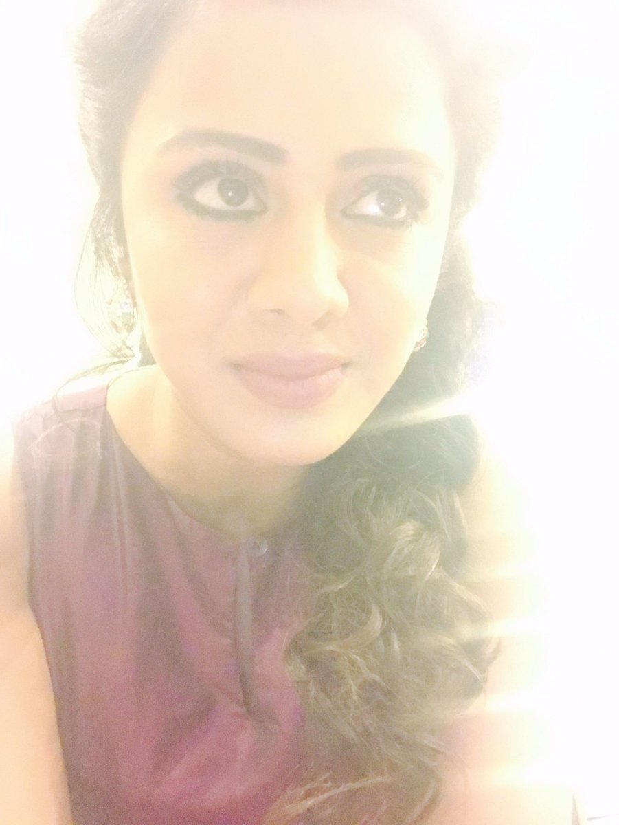 VjAnjana_FC's tweet photo. Today we miss you @AnjanaVJ swt heart 😘 #CafeTeaArea No #weekendtreat but this one enough for us Darling #eyes #Mermerising  ❤ 👌 😘 https://t.co/lZ6UuHIEav