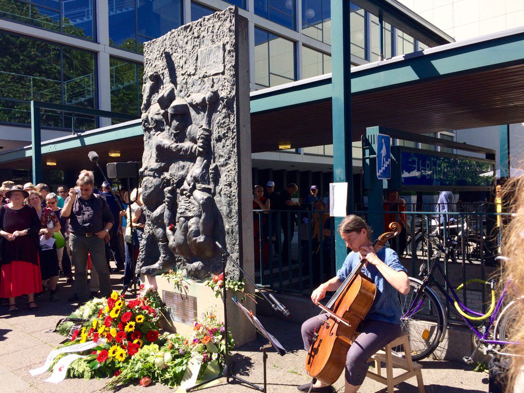 Ch_Wapler's tweet photo. Deutsche Oper: Erinnerung an Benno #Ohnesorg und den #2Juni67 mit @berlin_gw https://t.co/8IoRHmanCt