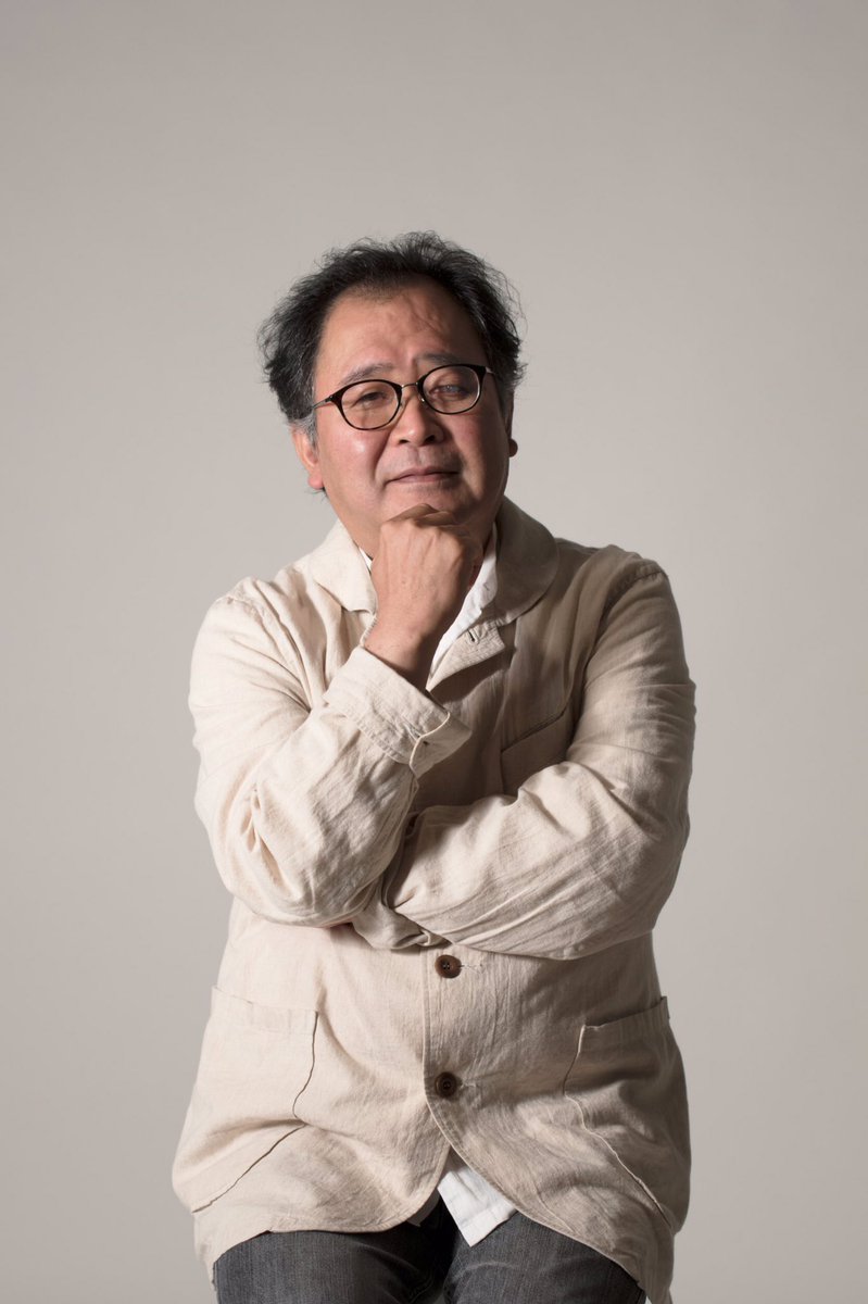 今日から、対談していただく教授をご紹介していきます。まずは…

【視覚伝達デザイン学科】
今年主任教授になられた、
寺山祐策教授をお呼びしました！
視デでは、絵本の授業やライティングスペースデザインの授業などを担当してくださっています。

他の教授の紹介もお楽しみに〜〜！
