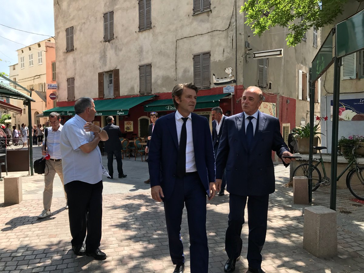 francoisbaroin's tweet photo. Aujourd'hui, en #Corse. Dans les rues de Saint-Florent après avoir rencontré les candidats #MajoritépourlaFrance de Haute-Corse. https://t.co/37OVF7r3GA