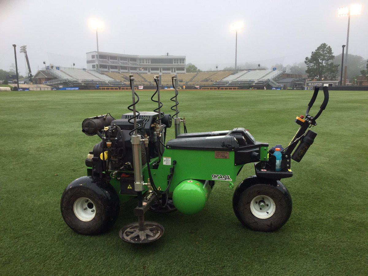 groproturf's tweet photo. NCAA Hattiesburg Regional starts off with a tarp pull and some Air2G2. #preparation #BaseBurg #SMTTT #rollemout https://t.co/Hvpzb0ZXYt