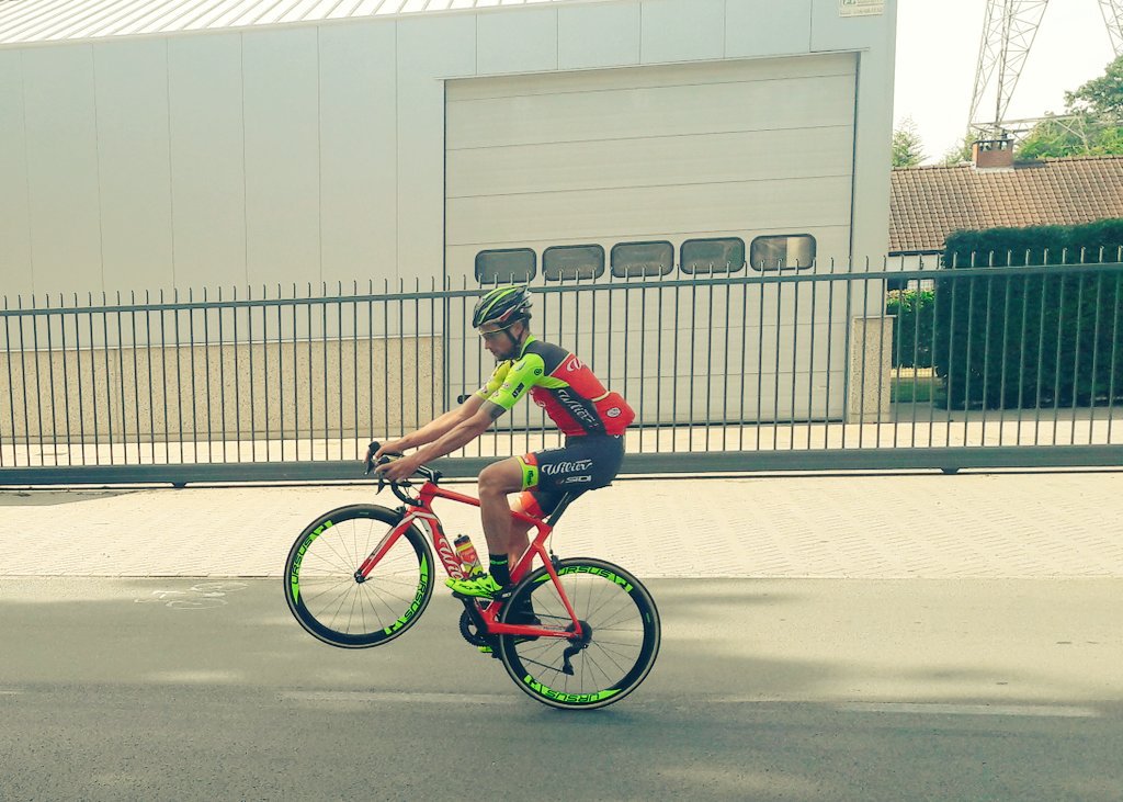 ViniZabuProTeam's tweet photo. #HeistsePijl @CecchinAlberto lancia la sfida a @petosagan
Our Alberto Cecchin challenges Peter Sagan
👊👊💪💪
#LoveMyWilier https://t.co/dlQbuAeKn5