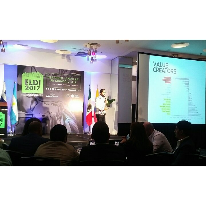 CentroUrbano's tweet photo. Los usos mixtos como nueva alternativa de generación de valor, la conferencia impartida por @CM4S director de @Grupo4Smx en @Evento_ELDI https://t.co/nbWqtj1d96