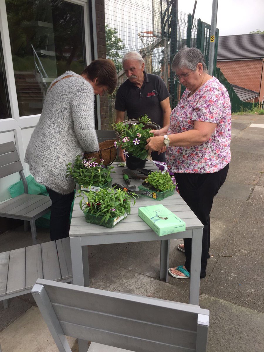 Fantastic time at the Dementia Cafe today on Fitton Hill. Lovely to see families playing games and making hanging baskets @villageshousing
