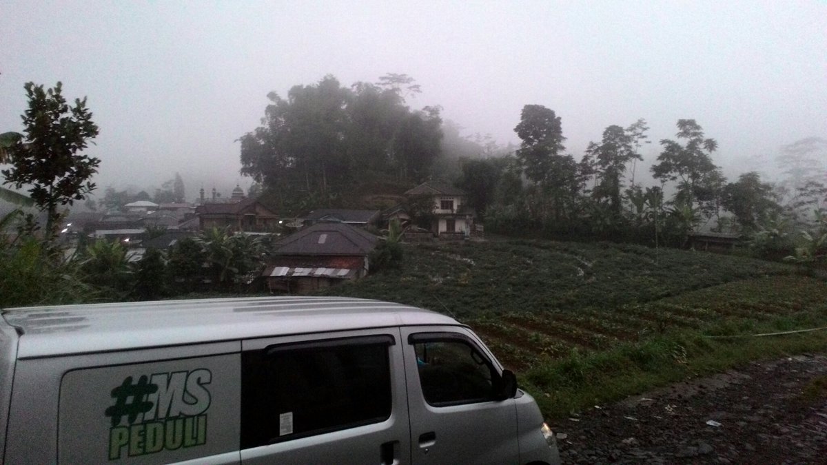 Jumat mubarok, perjalanan #MSbukber1000anak di pelosok watumalang wonosobo,jalanan rusak,, ttp semangat <a href="/MakelarSedekah/">@MakelarSedekah</a> ,<a href="/masmono08/">MasMono</a>