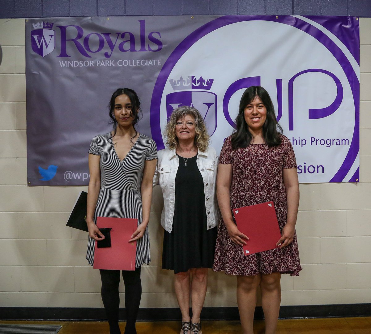 CarlaAllan1's tweet photo. Congratulations Karol Arambula and @Michi_MeGa for achieving the Life's Art Necklace Award presented by Bonnie Bricker @MoodDisordersMB https://t.co/TaFkl9pKPe