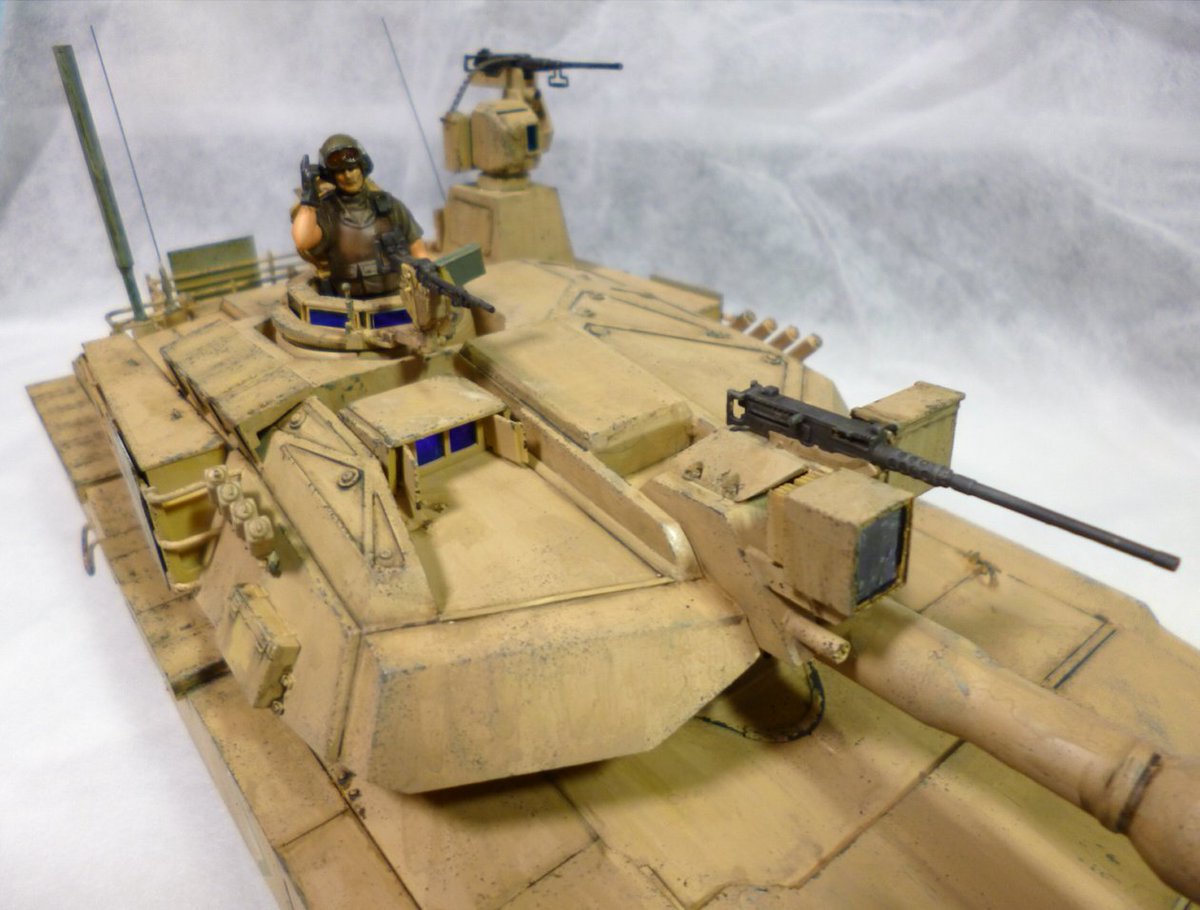 鬼火6equj5 On Twitter 61式を仮想敵とし 155mm砲に耐えられる装甲が求められましたが 幾らm1でも原型のままでは限界があり 外側へ大きく張り出す事になりました また長距離間接射撃に対抗する為 砲塔の前や側面だけでなく 天井もかなり分厚い装甲で覆っています