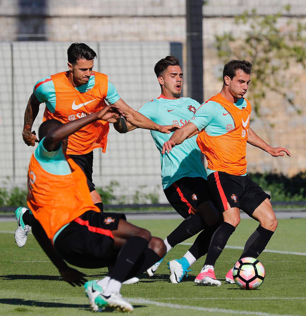 Cédric Soares tweet media