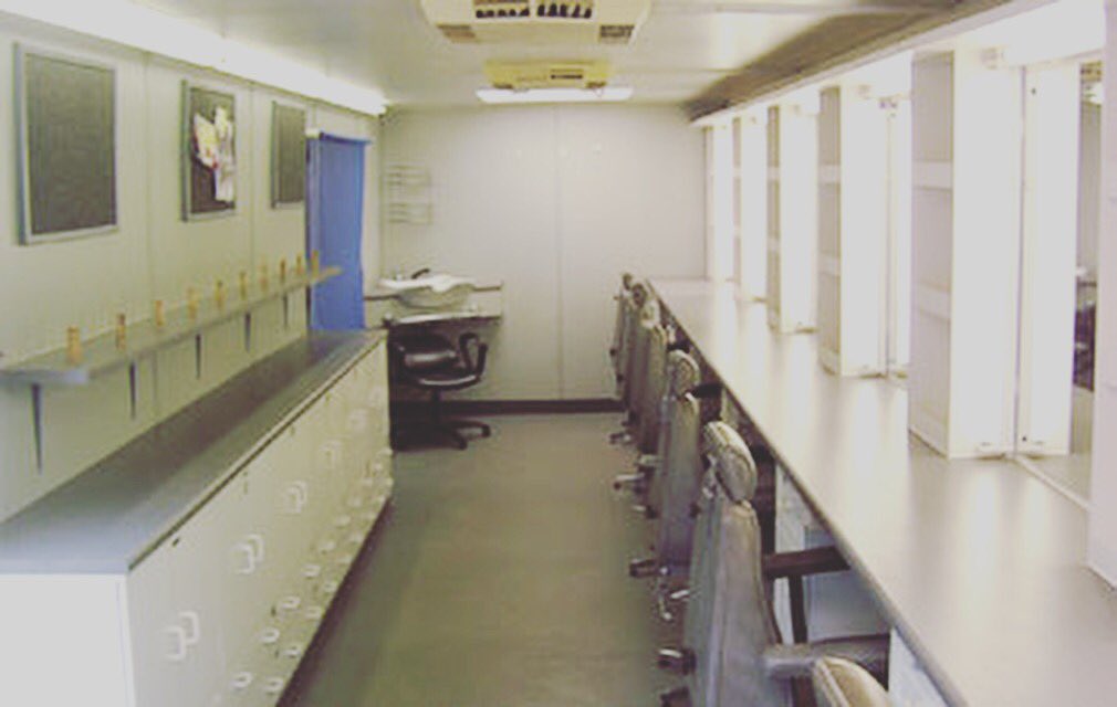 FilmflowLtd's tweet photo. Makeup truck ready to be loaded
#makeup #mua #6position #mirrors #lights #makeuptruck #location #unitbase #filming #film #behindthescenes https://t.co/UF66vAzeFv