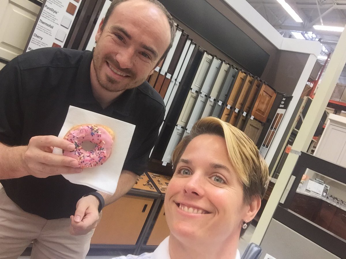 WendyMcclintock's tweet photo. #GetADonut https://t.co/XA6lWMOWXD