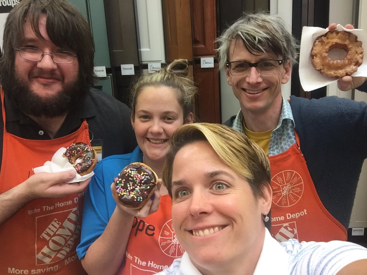 WendyMcclintock's tweet photo. #GetADonut https://t.co/XA6lWMOWXD