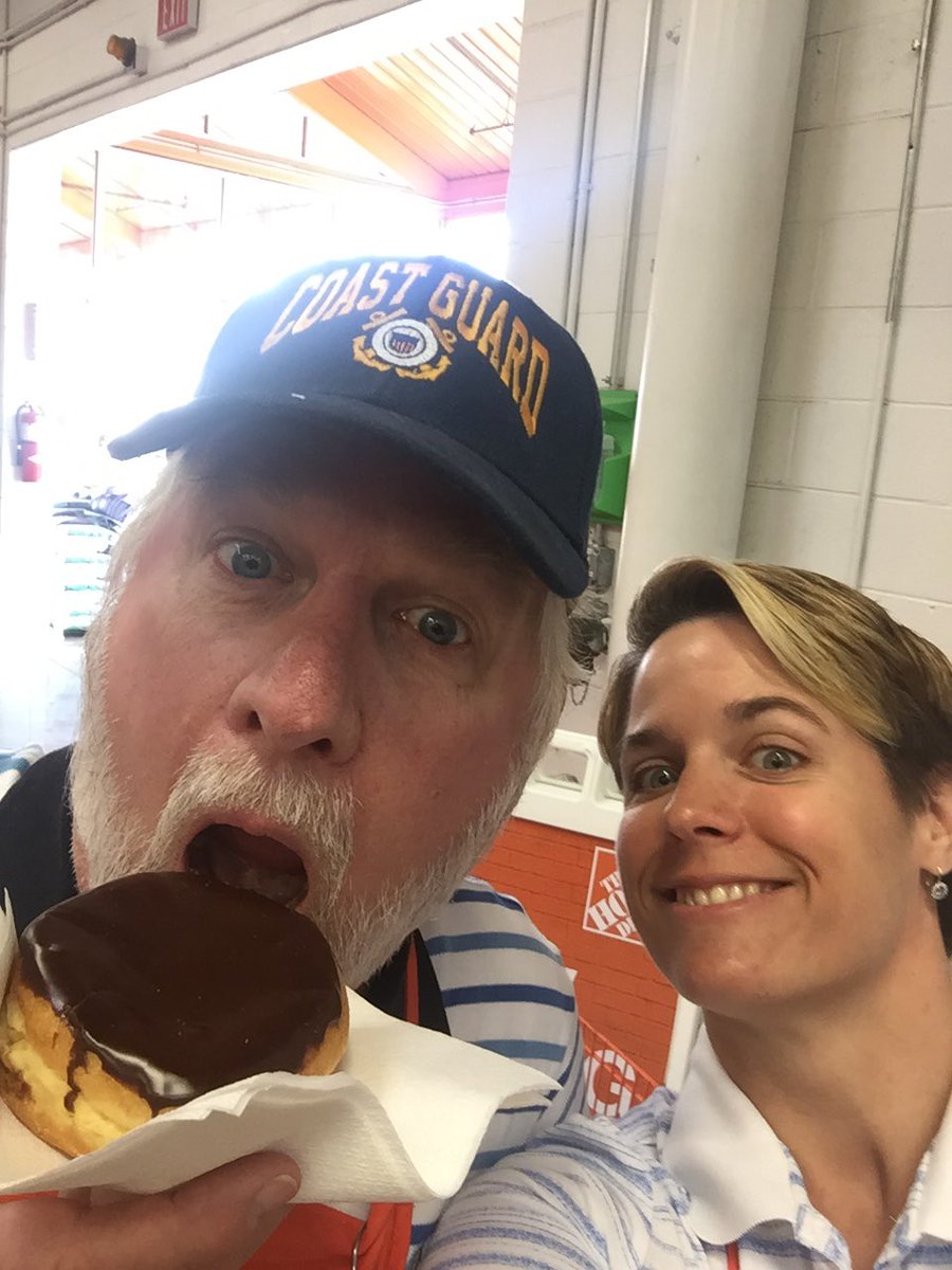 WendyMcclintock's tweet photo. #GetADonut https://t.co/XA6lWMOWXD