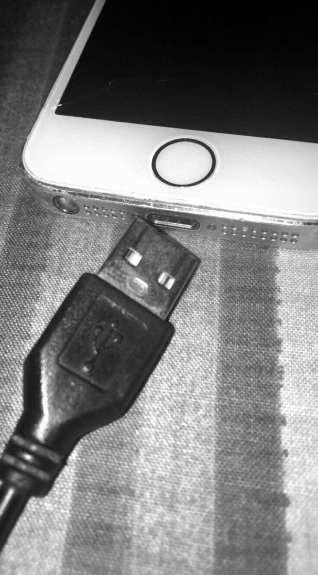 Yanlış şarj aleti. Uysaydı #HarikaOlurdu 😉 #Haftasonu