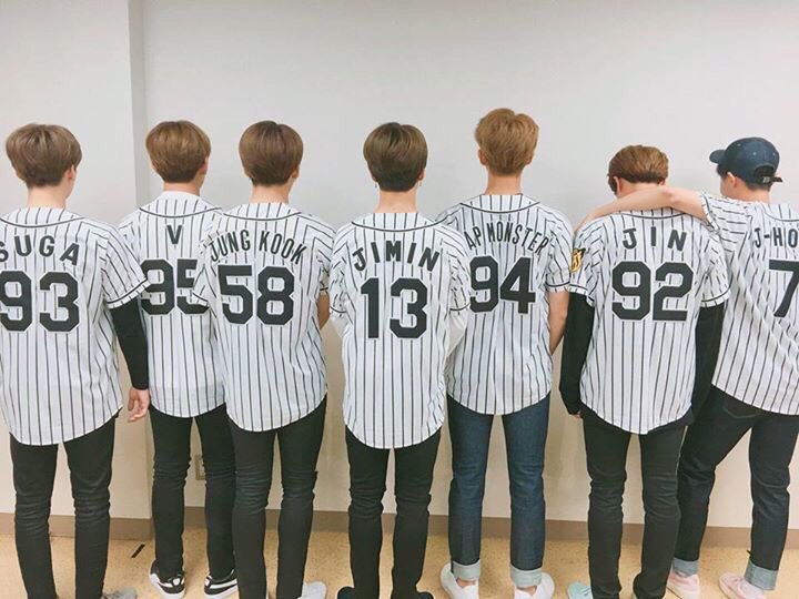 Rrrホビレイ 背番号の意味がすごい Jin 92 誕生年 Rapmonster 94 誕生年 Suga 93 誕生年 J Hope 7 防弾少年団の人数 Jimin 13 誕生日 V 95 誕生年 Jungkook 58 오빠オッパって意味 グク可愛すぎだろwww T Co Hr1mdrpibq
