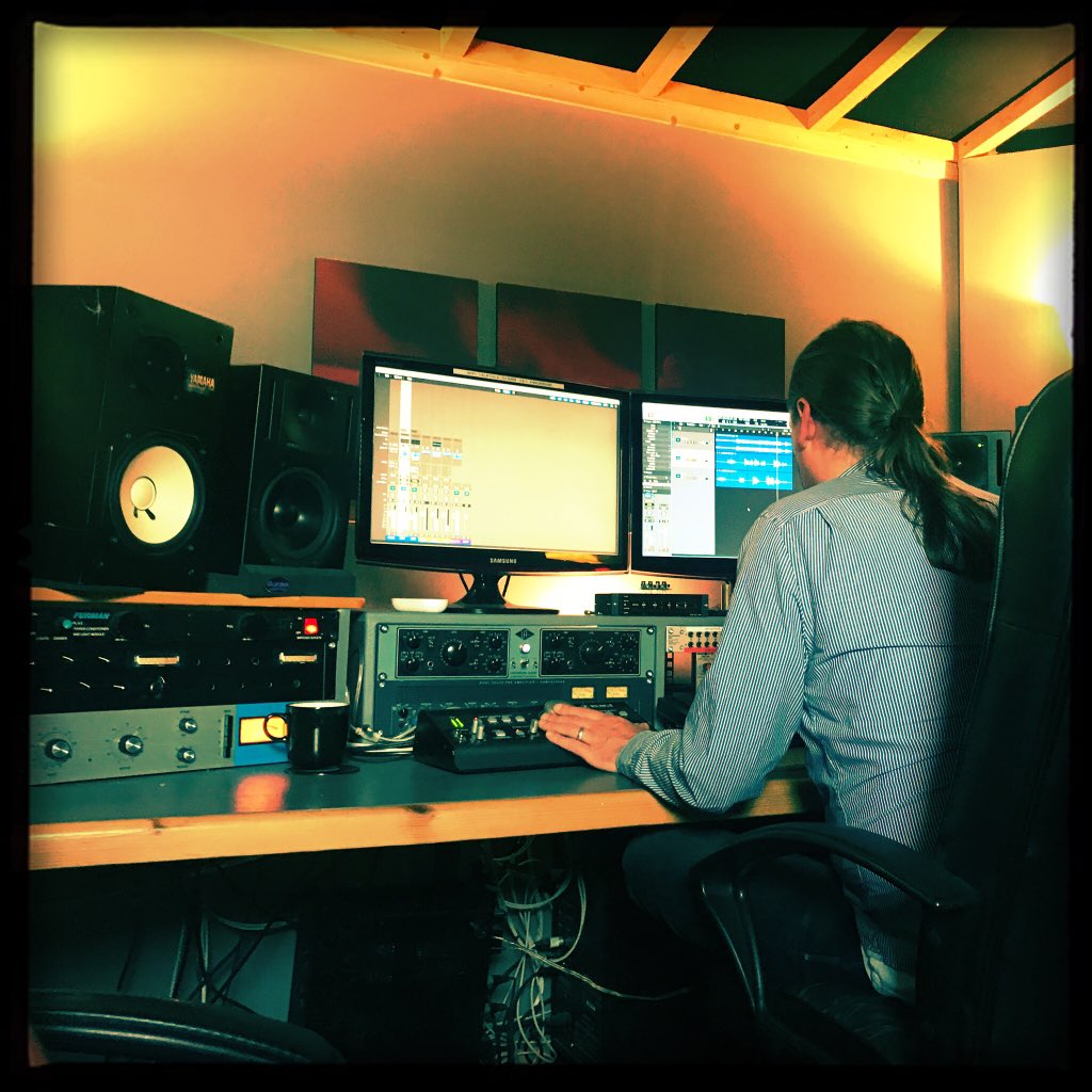 BelleBowTieSing's tweet photo. #recording is going great!Only 4 tracks left to go! #singing #studio #functionsinger #singers #weddingsinger #corporatesinger #partysinger https://t.co/FOuoz62q3Q
