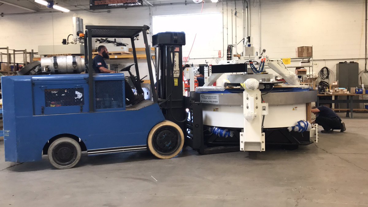 LapmasterIntl's tweet image. Your Uber is here! #lapmaster #heavyequipment #forklifts #bigforklift #optics #pitchpolisher #lappingmachine #granite #opticalpolisher